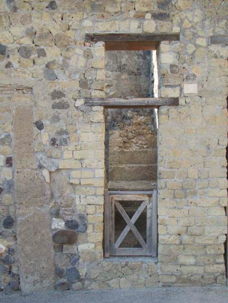 VII.5 Herculaneum. September 2015. Looking west to entrance doorway leading to steps to upper floor. Photo courtesy of Michael Binns.